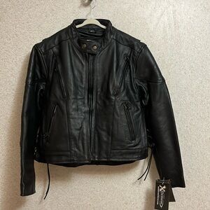 Men/womens leather jacket. Xelement size L. NWT. Sizes run small
